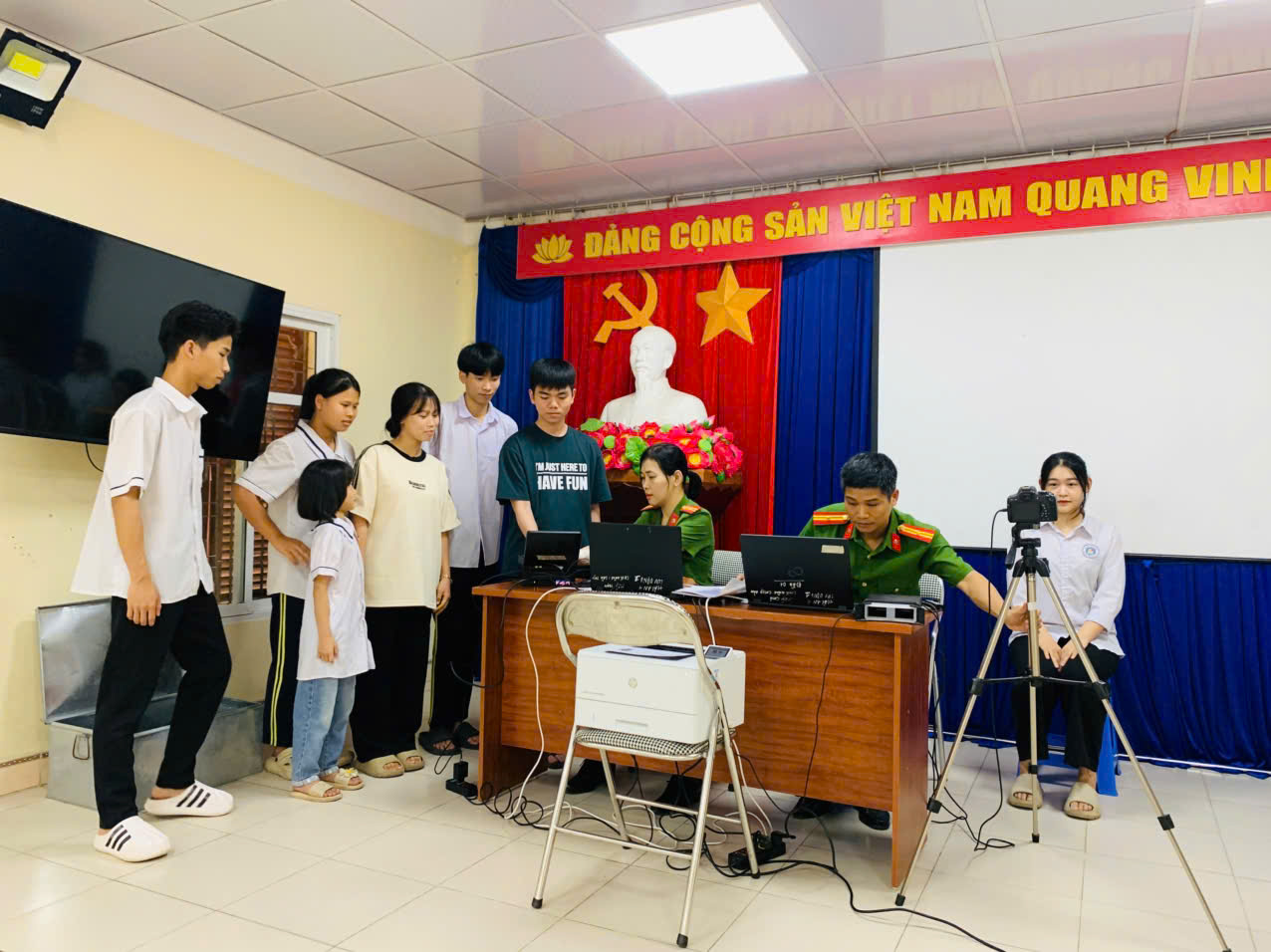 Công an phường Đằng Hải: Hỗ trợ cấp căn cước cho trẻ em mồ côi, khuyết tật